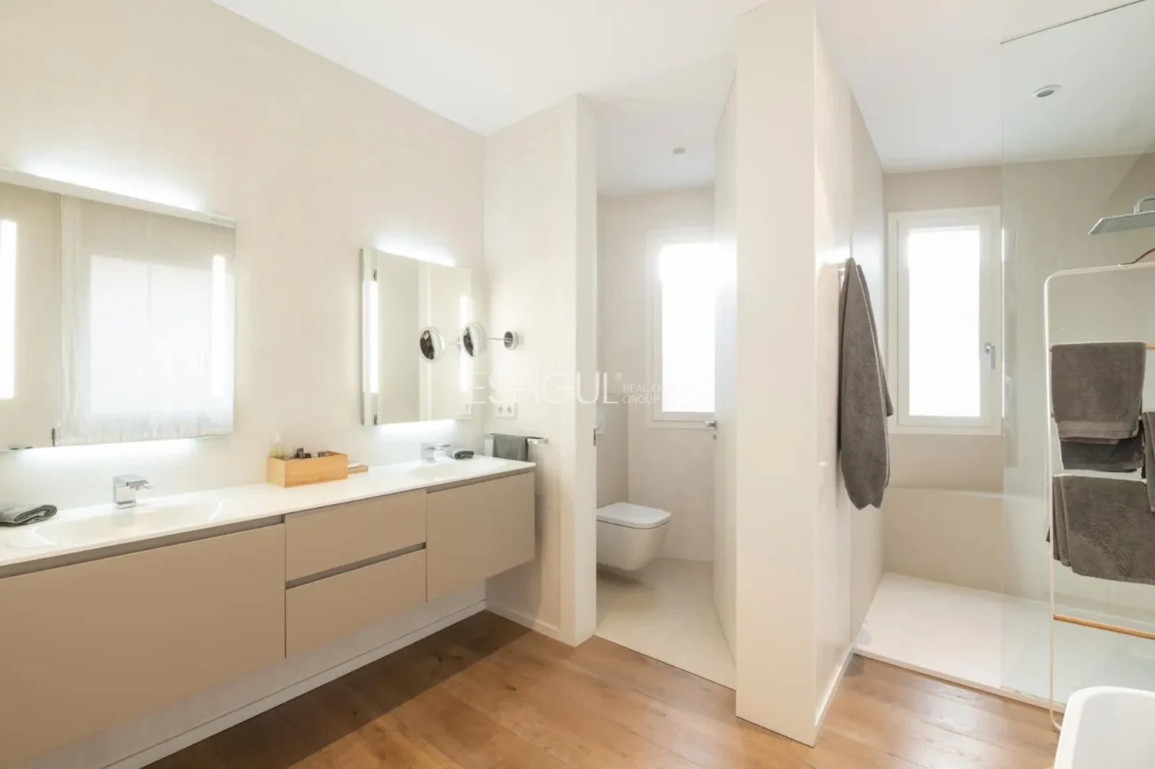 Propriété exclusive avec jardin, piscine et terrain de paddle privé au centre d’Alella