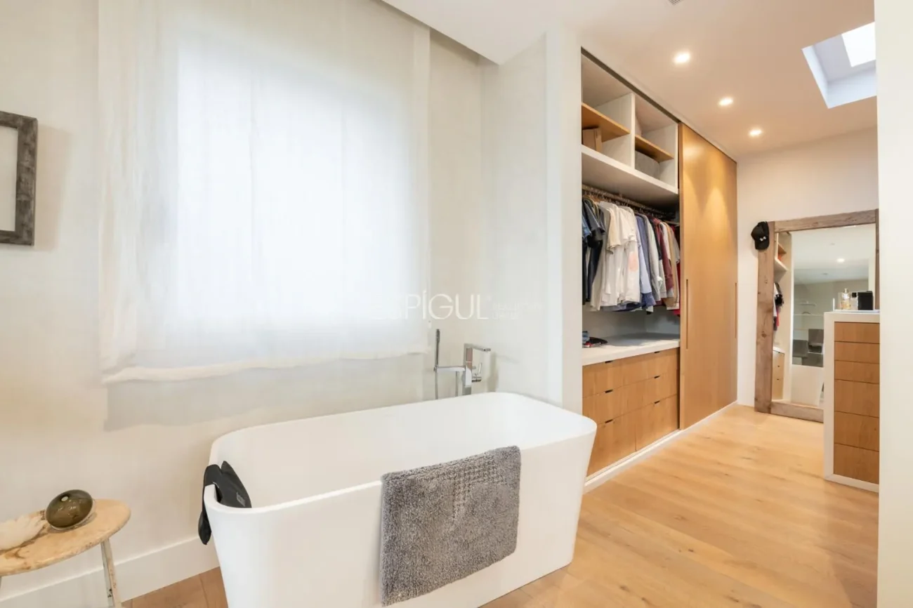 Propriété exclusive avec jardin, piscine et terrain de paddle privé au centre d’Alella
