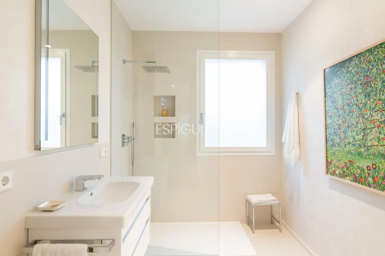 Propriété exclusive avec jardin, piscine et terrain de paddle privé au centre d’Alella