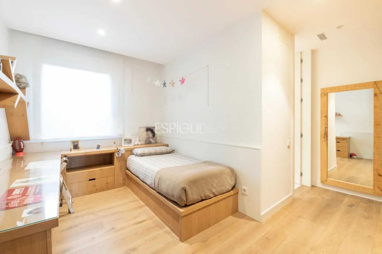 Propriété exclusive avec jardin, piscine et terrain de paddle privé au centre d’Alella