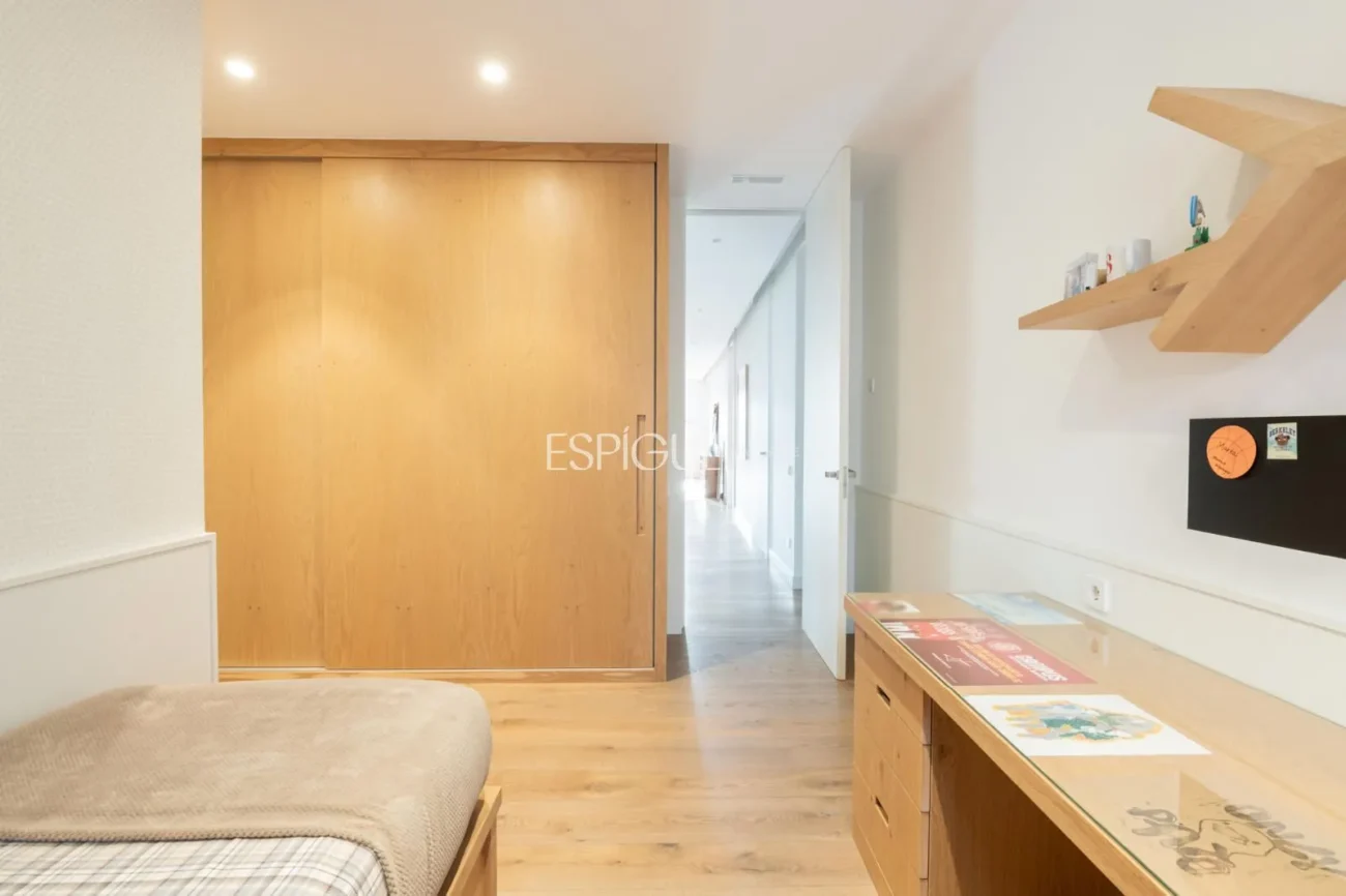 Propriété exclusive avec jardin, piscine et terrain de paddle privé au centre d’Alella