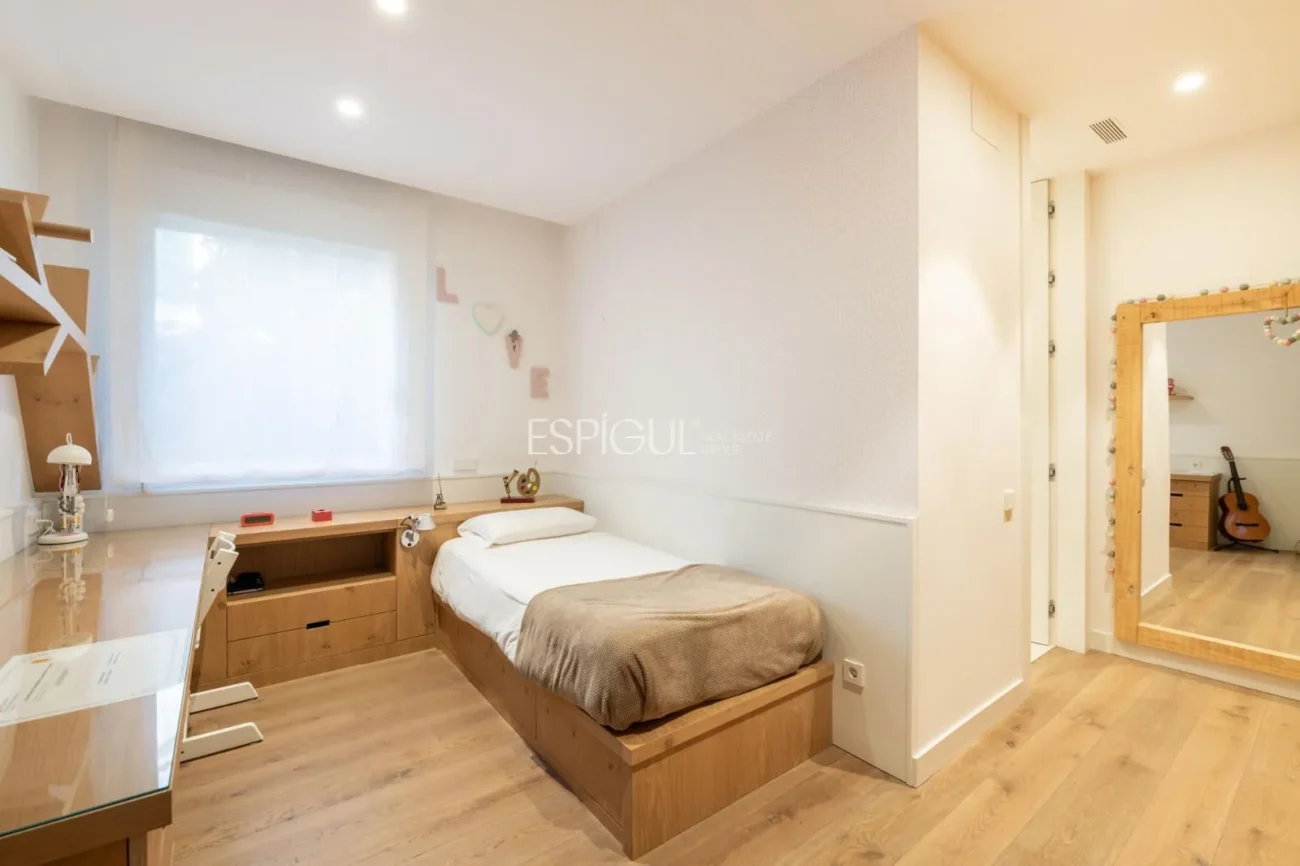 Propriété exclusive avec jardin, piscine et terrain de paddle privé au centre d’Alella
