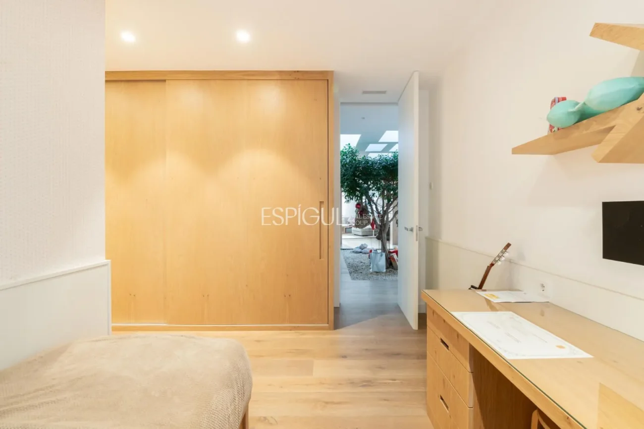 Propriété exclusive avec jardin, piscine et terrain de paddle privé au centre d’Alella