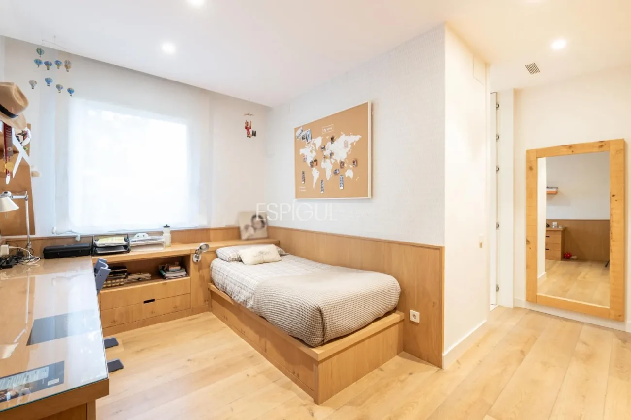 Propriété exclusive avec jardin, piscine et terrain de paddle privé au centre d’Alella