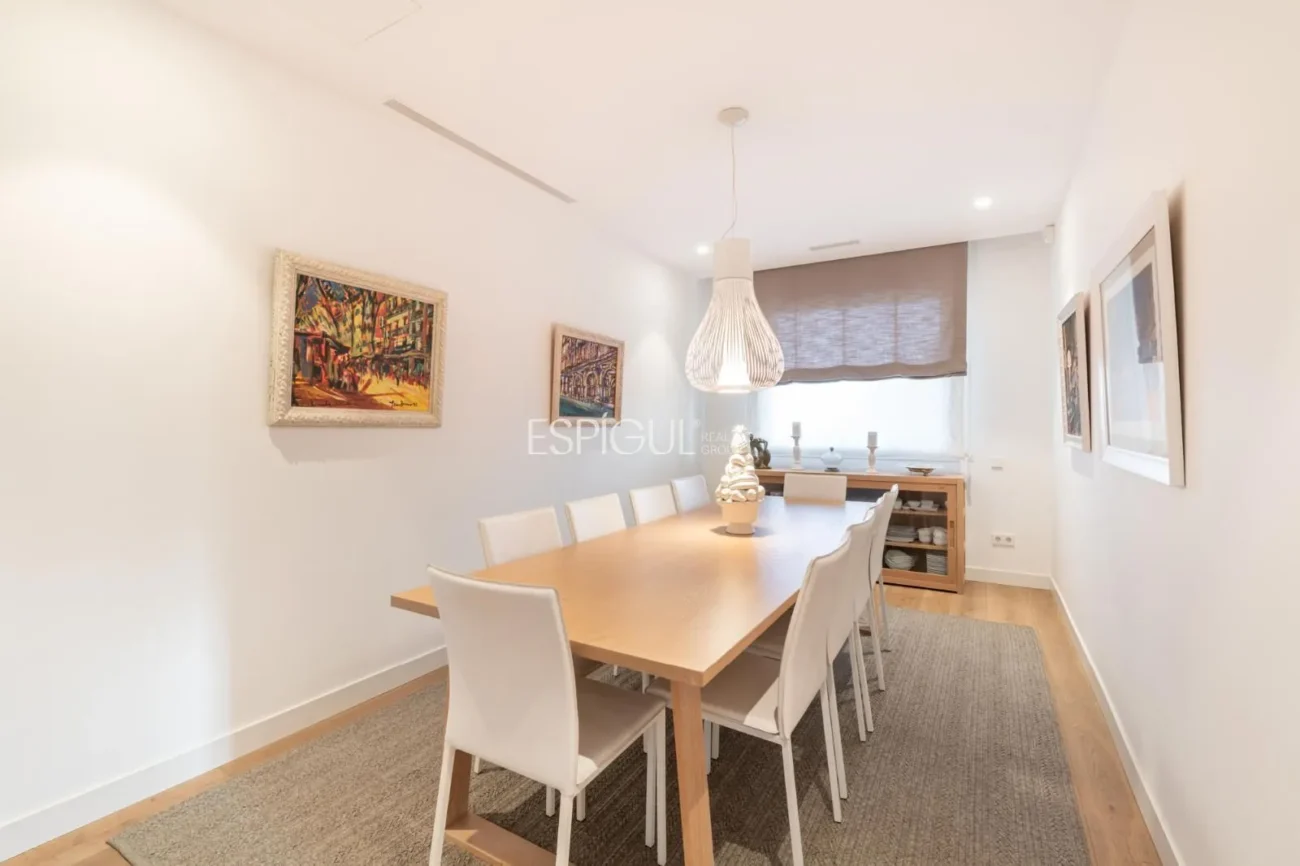 Propriété exclusive avec jardin, piscine et terrain de paddle privé au centre d’Alella