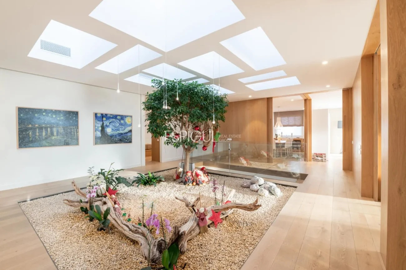 Propriété exclusive avec jardin, piscine et terrain de paddle privé au centre d’Alella
