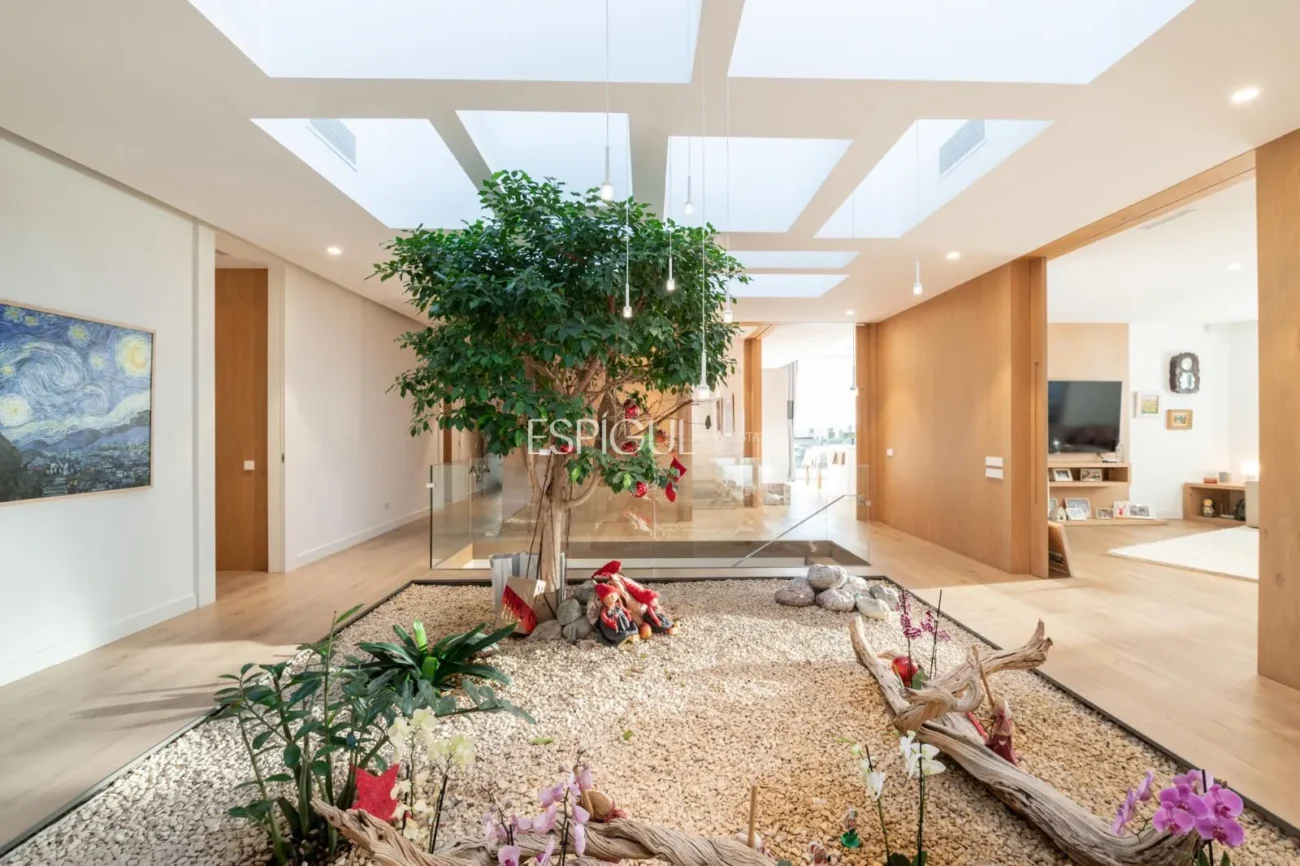 Propriété exclusive avec jardin, piscine et terrain de paddle privé au centre d’Alella