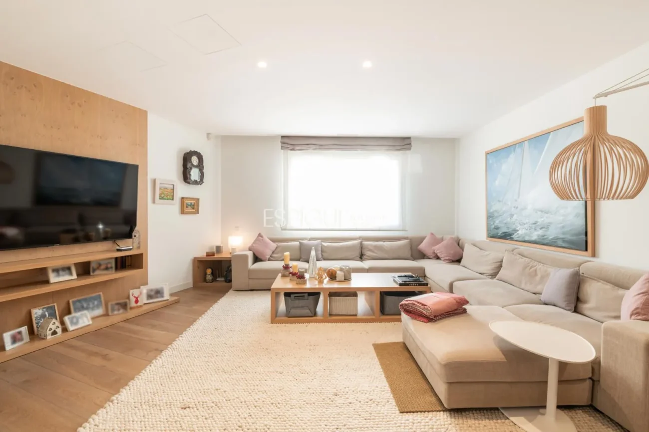 Propriété exclusive avec jardin, piscine et terrain de paddle privé au centre d’Alella