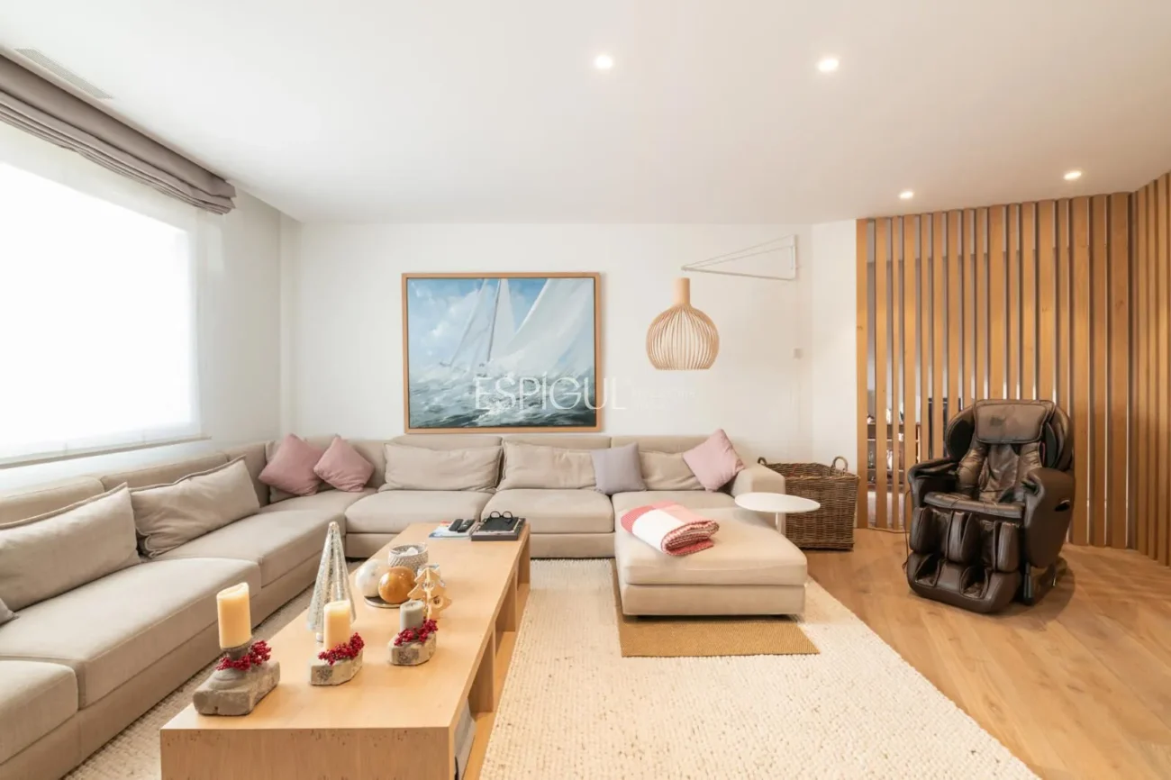 Propriété exclusive avec jardin, piscine et terrain de paddle privé au centre d’Alella