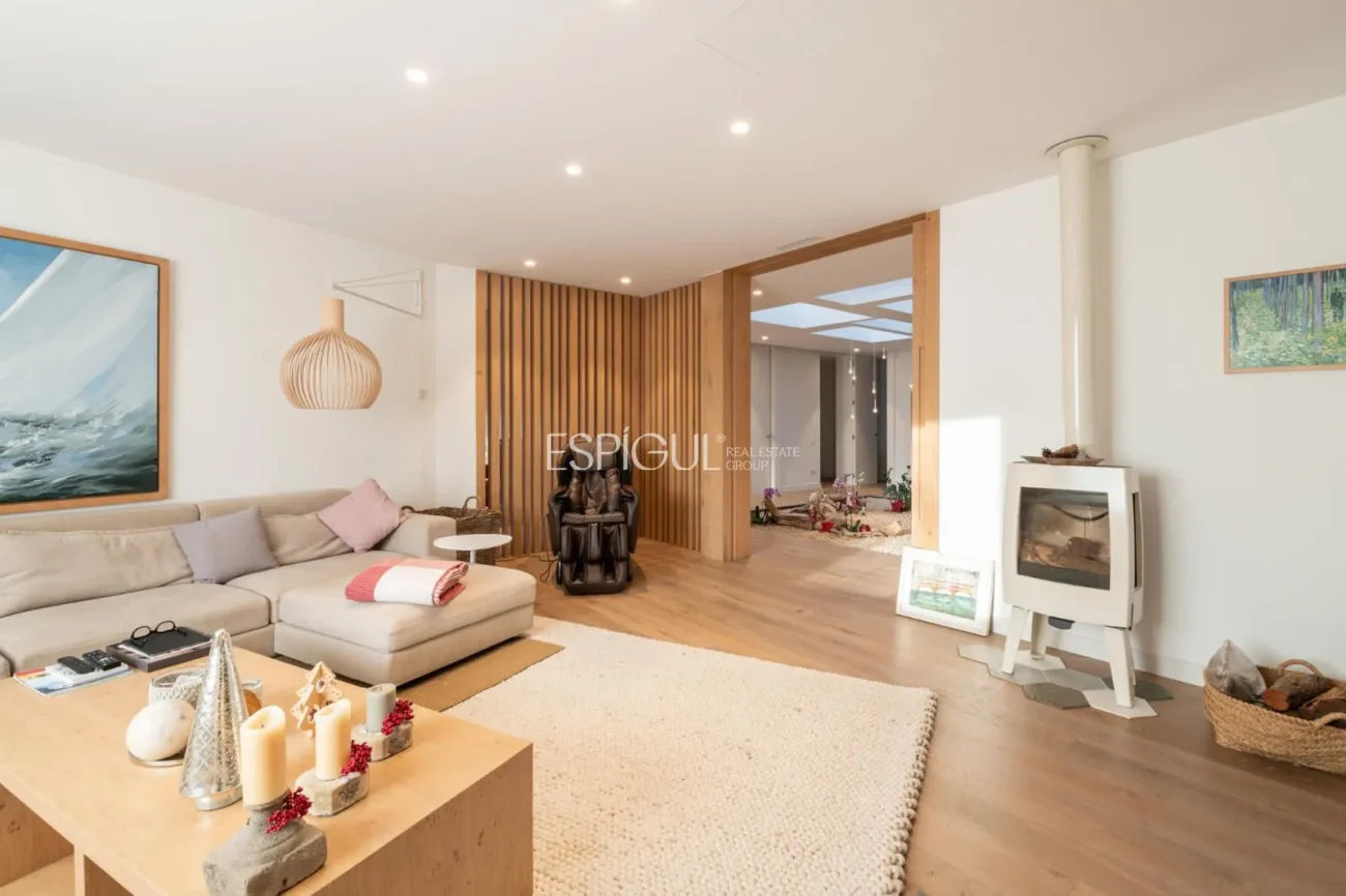 Propriété exclusive avec jardin, piscine et terrain de paddle privé au centre d’Alella