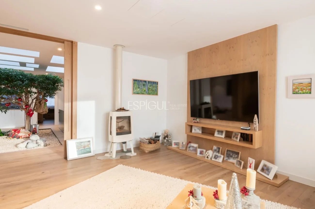Propriété exclusive avec jardin, piscine et terrain de paddle privé au centre d’Alella