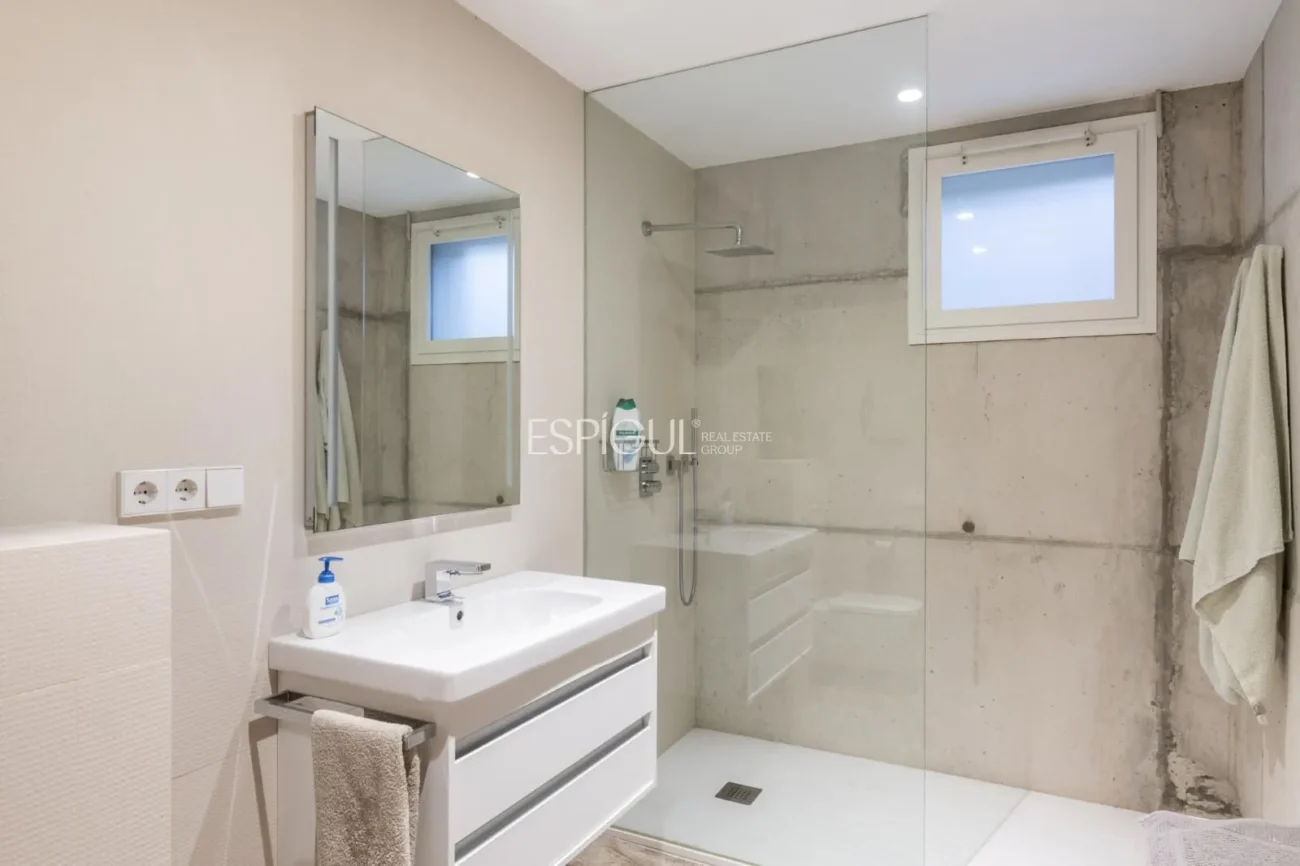 Propriété exclusive avec jardin, piscine et terrain de paddle privé au centre d’Alella