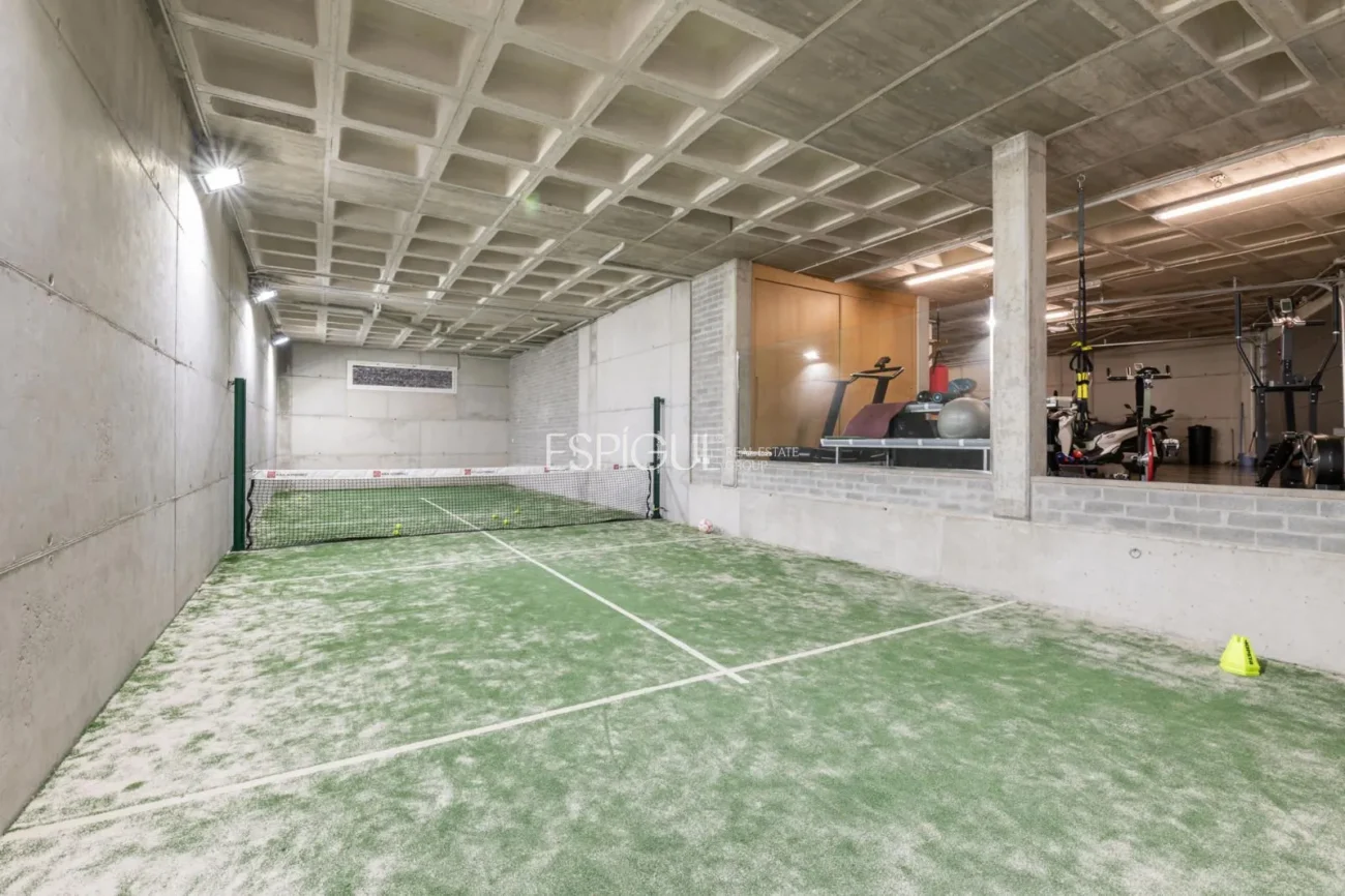 Propriété exclusive avec jardin, piscine et terrain de paddle privé au centre d’Alella