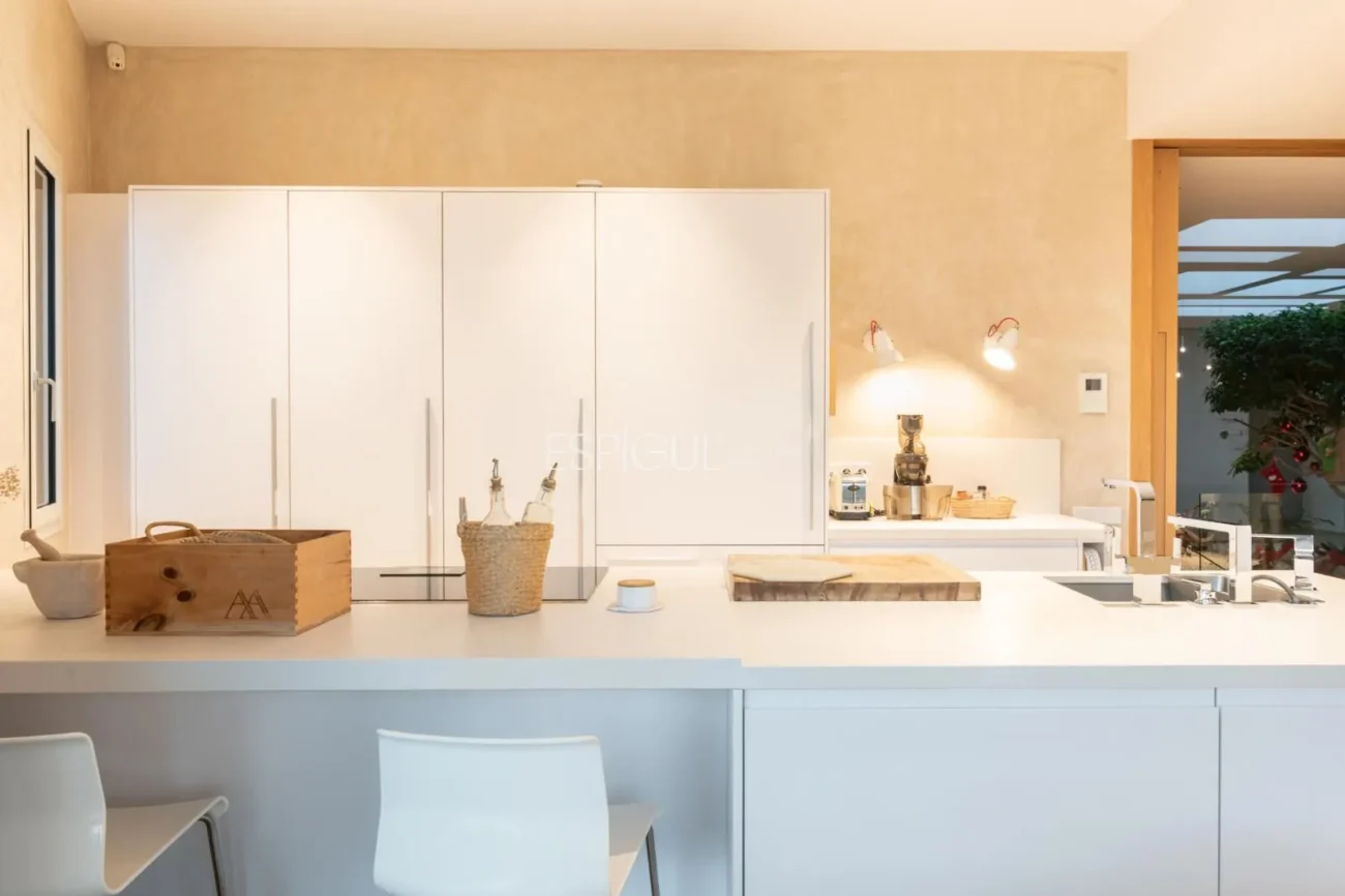 Propriété exclusive avec jardin, piscine et terrain de paddle privé au centre d’Alella