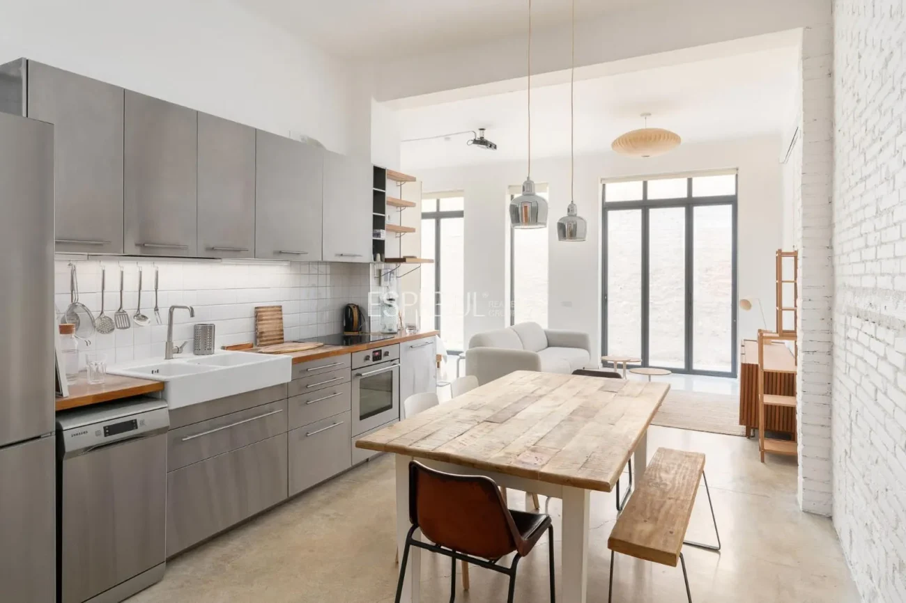 Loft amb terrassa i alta rendibilitat a Poble-sec