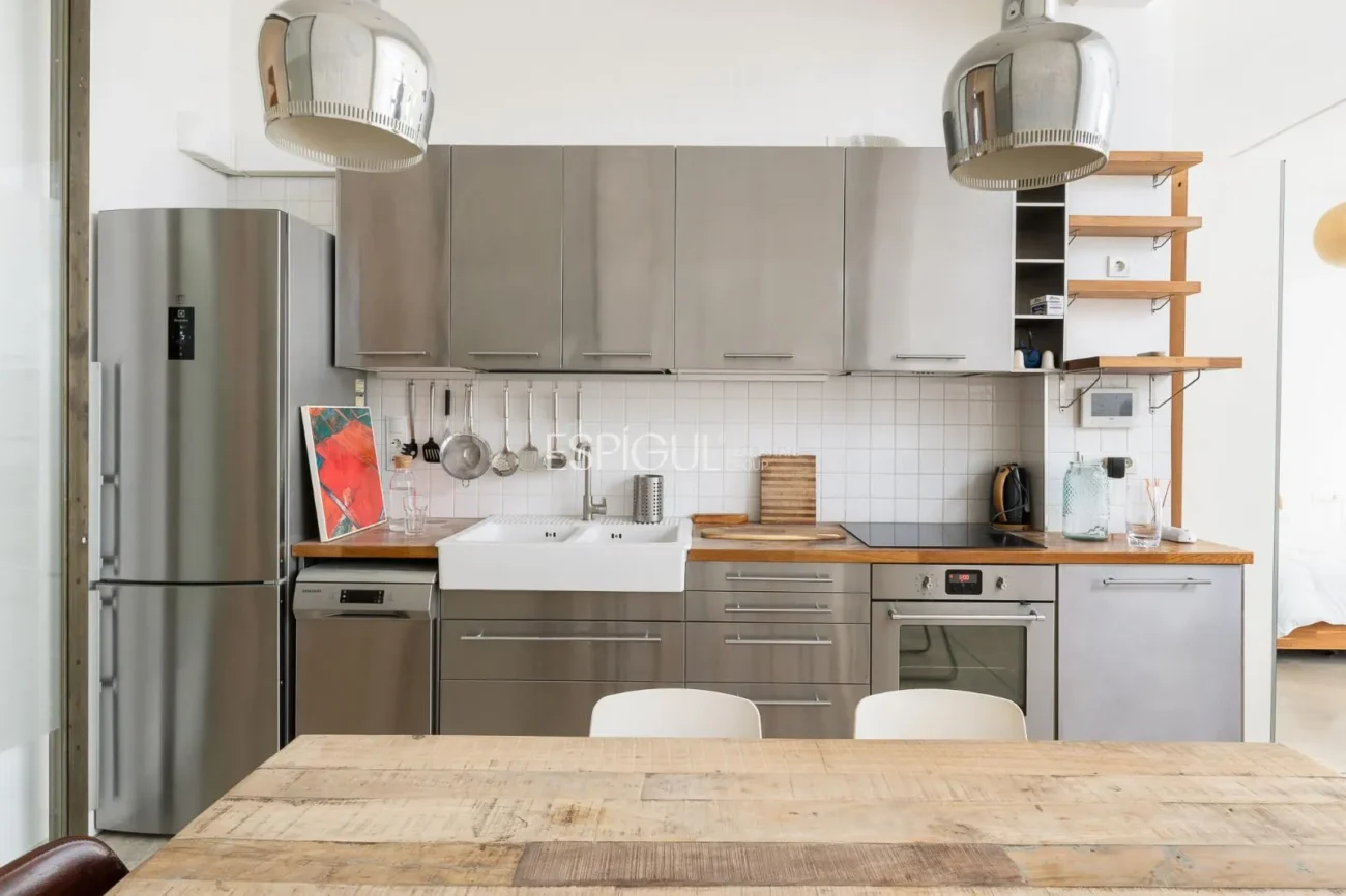 Loft amb terrassa i alta rendibilitat a Poble-sec