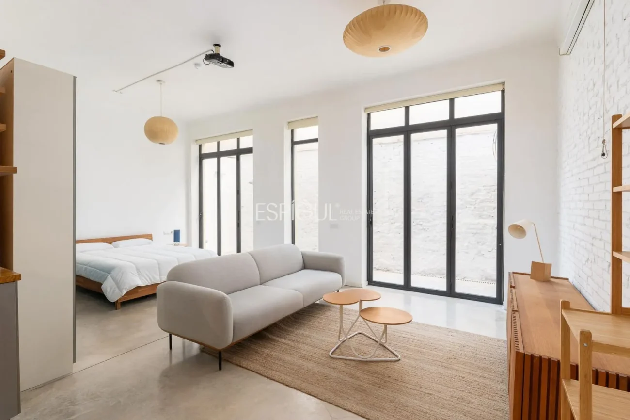 Loft amb terrassa i alta rendibilitat a Poble-sec