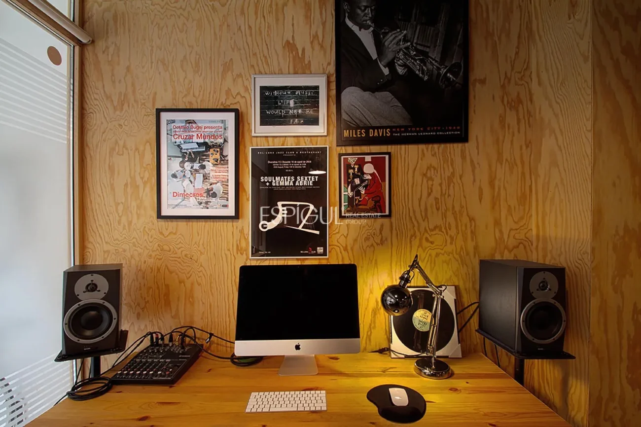 Лофт с террасой и высокой доходностью в Побле-сек