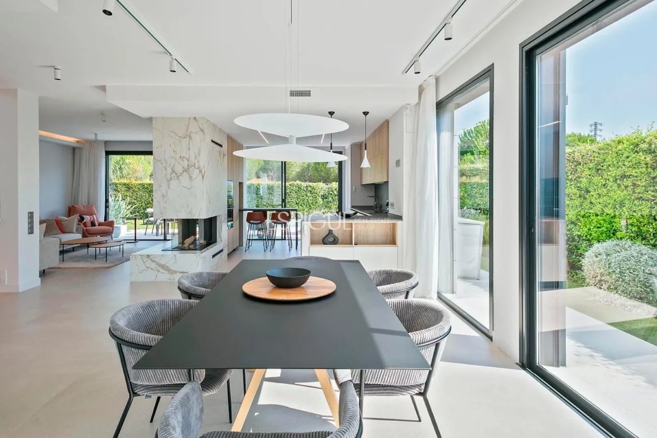 Magnificent detached house with sea views and private pool in Montgat