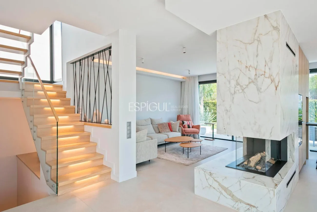 Magnificent detached house with sea views and private pool in Montgat