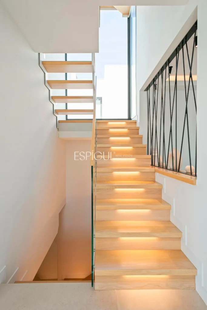 Magnificent detached house with sea views and private pool in Montgat