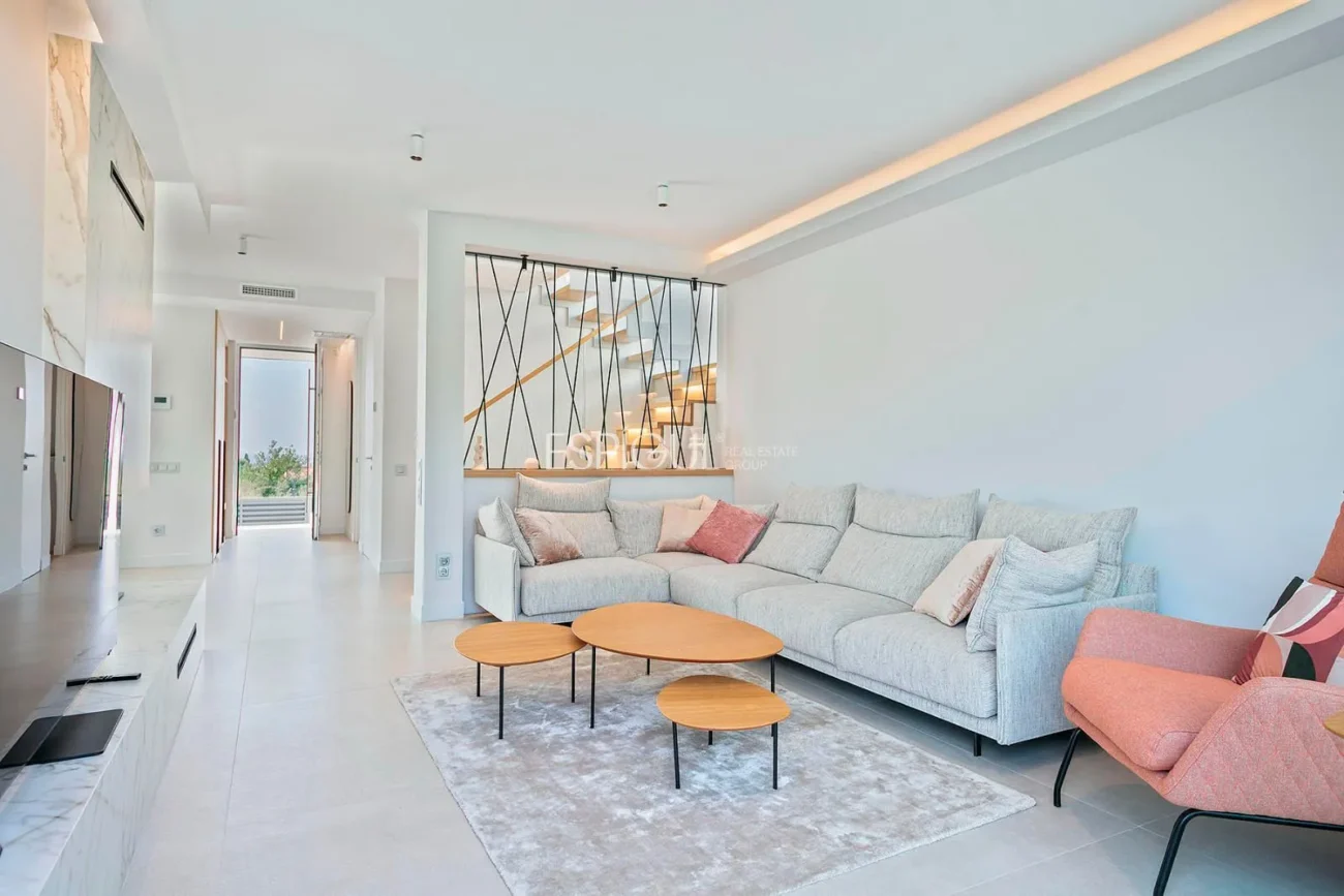 Magnificent detached house with sea views and private pool in Montgat