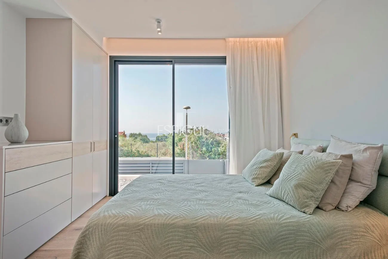 Magnificent detached house with sea views and private pool in Montgat