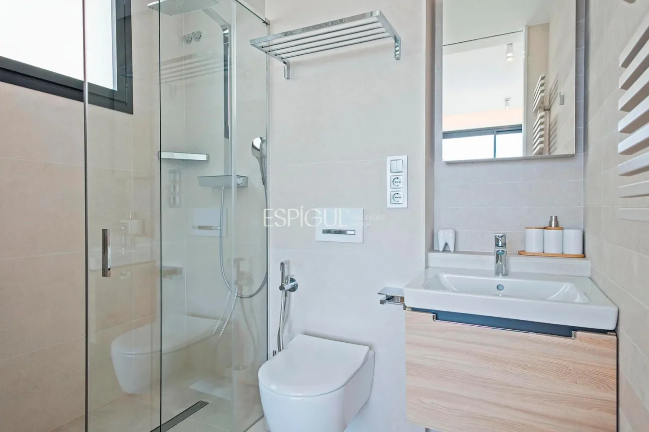 Magnificent detached house with sea views and private pool in Montgat