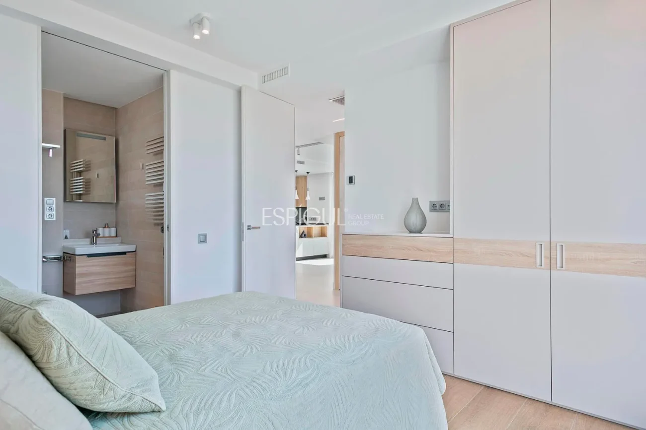 Magnificent detached house with sea views and private pool in Montgat