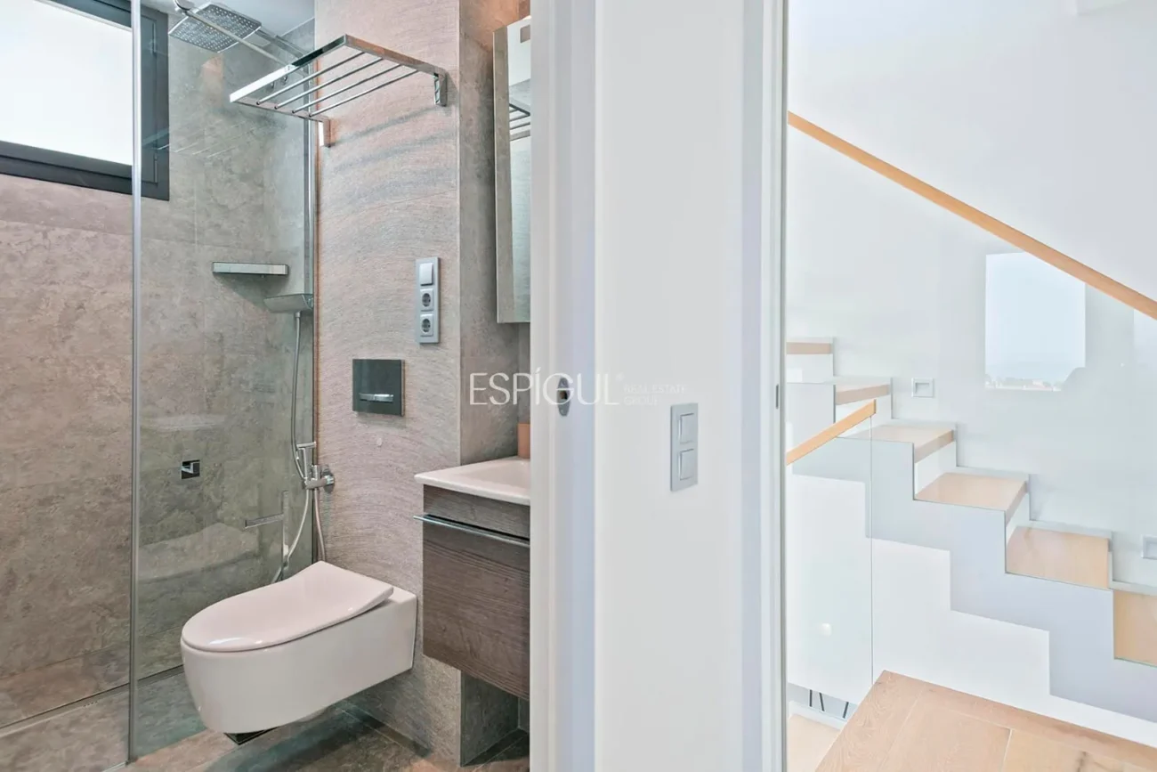Magnificent detached house with sea views and private pool in Montgat