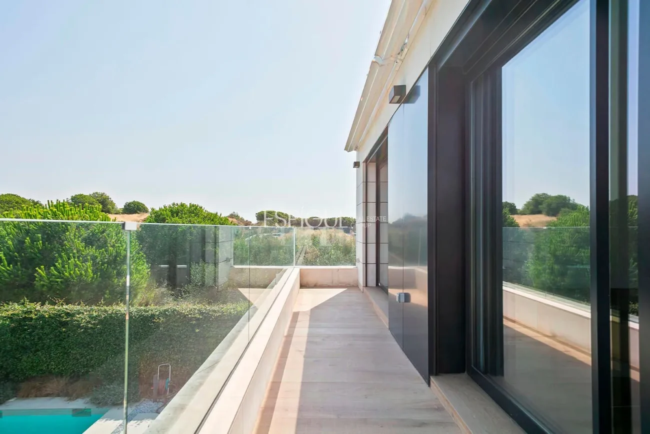Magnificent detached house with sea views and private pool in Montgat