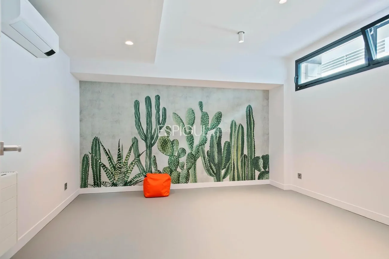Magnificent detached house with sea views and private pool in Montgat