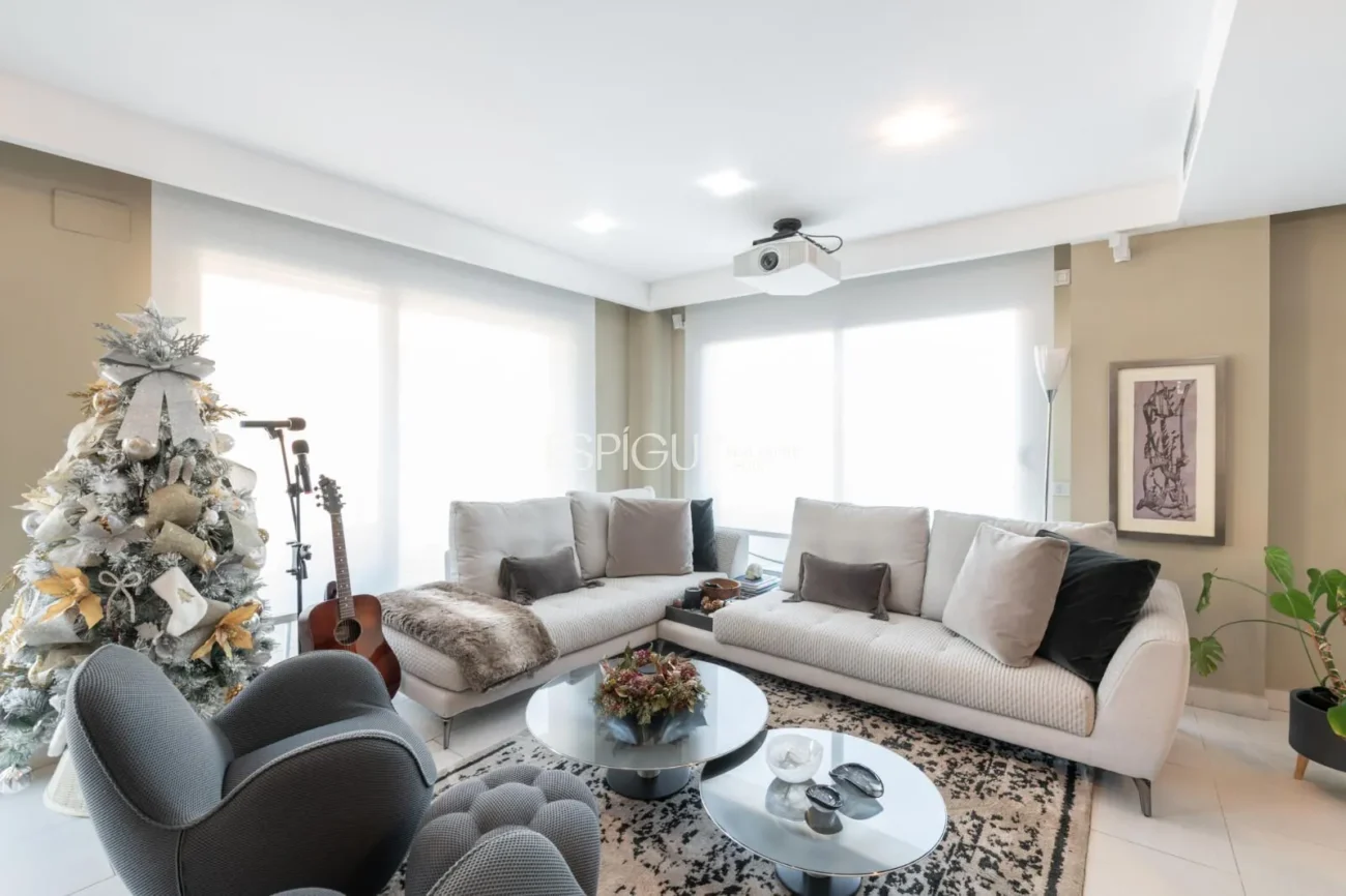 Pis exclusiu a l’Antiga Esquerra de l’Eixample amb terrassa privada de 100 m², finca moderna, pàrquing inclòs i acabats premium.