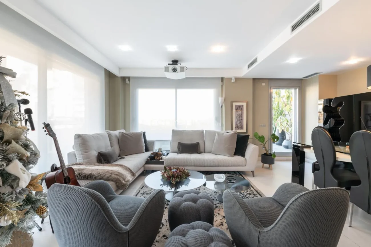 Pis exclusiu a l’Antiga Esquerra de l’Eixample amb terrassa privada de 100 m², finca moderna, pàrquing inclòs i acabats premium.