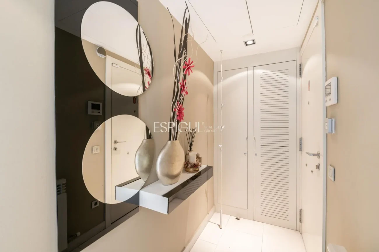 Pis exclusiu a l’Antiga Esquerra de l’Eixample amb terrassa privada de 100 m², finca moderna, pàrquing inclòs i acabats premium.
