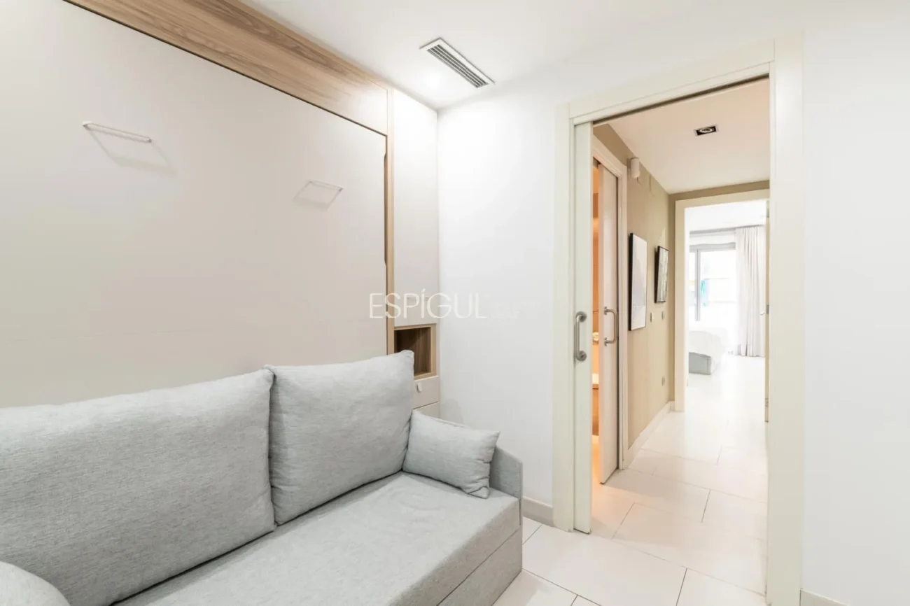 Pis exclusiu a l’Antiga Esquerra de l’Eixample amb terrassa privada de 100 m², finca moderna, pàrquing inclòs i acabats premium.