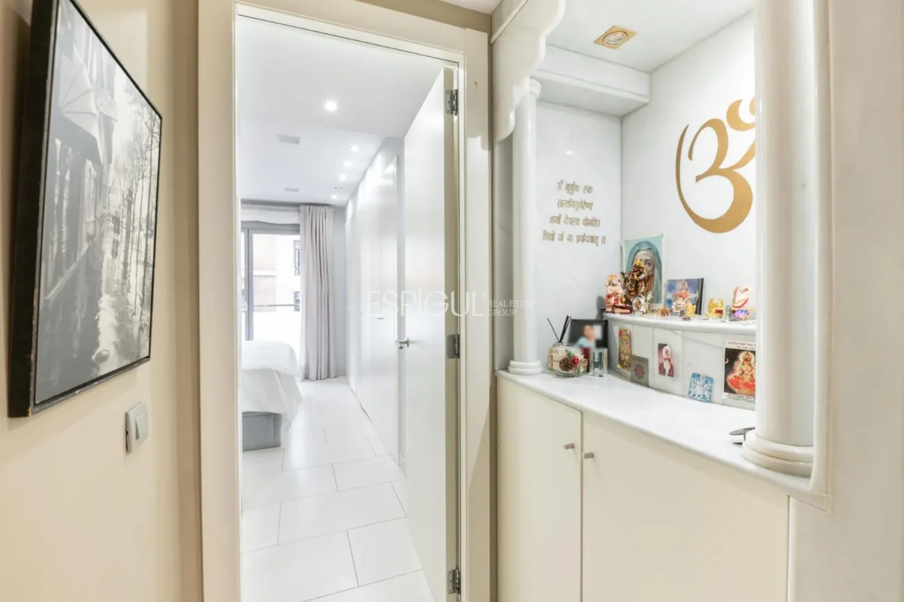 Pis exclusiu a l’Antiga Esquerra de l’Eixample amb terrassa privada de 100 m², finca moderna, pàrquing inclòs i acabats premium.