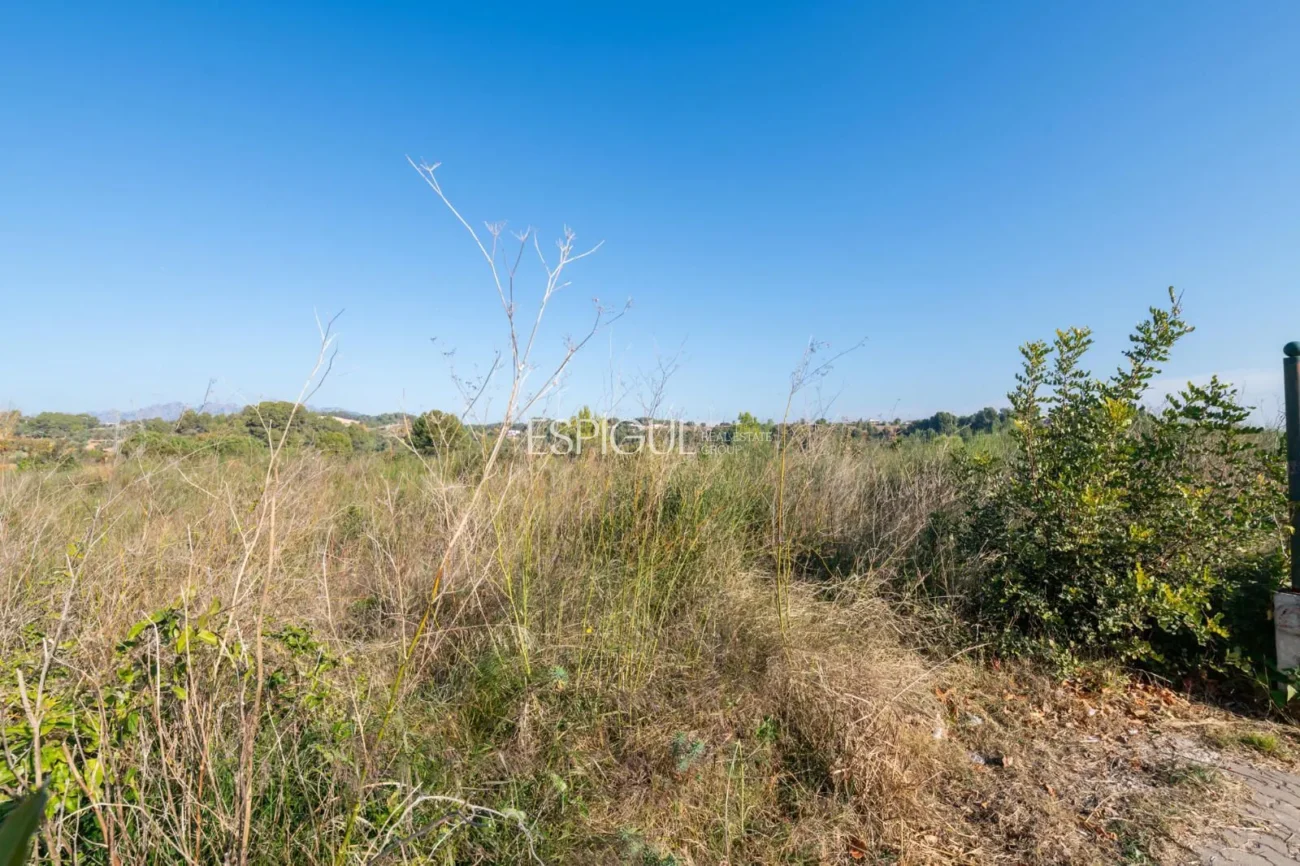 Terrain constructible à vendre à Golf Masia Bach