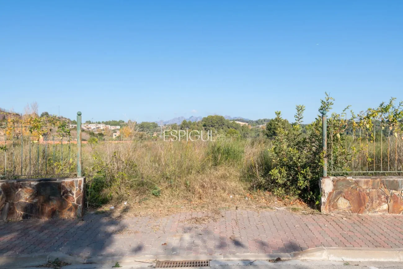 Terrain constructible à vendre à Golf Masia Bach