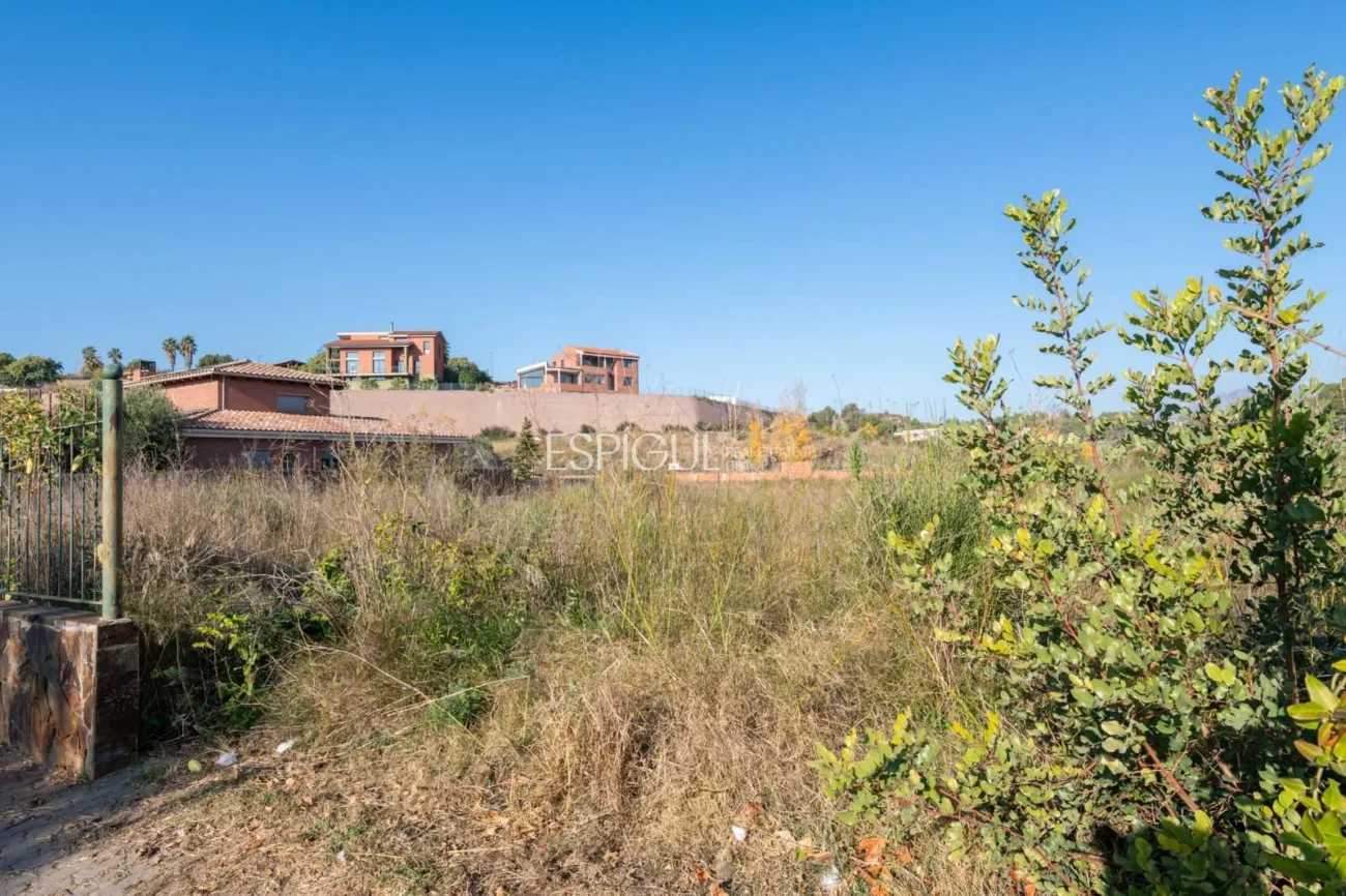 Terrain constructible à vendre à Golf Masia Bach