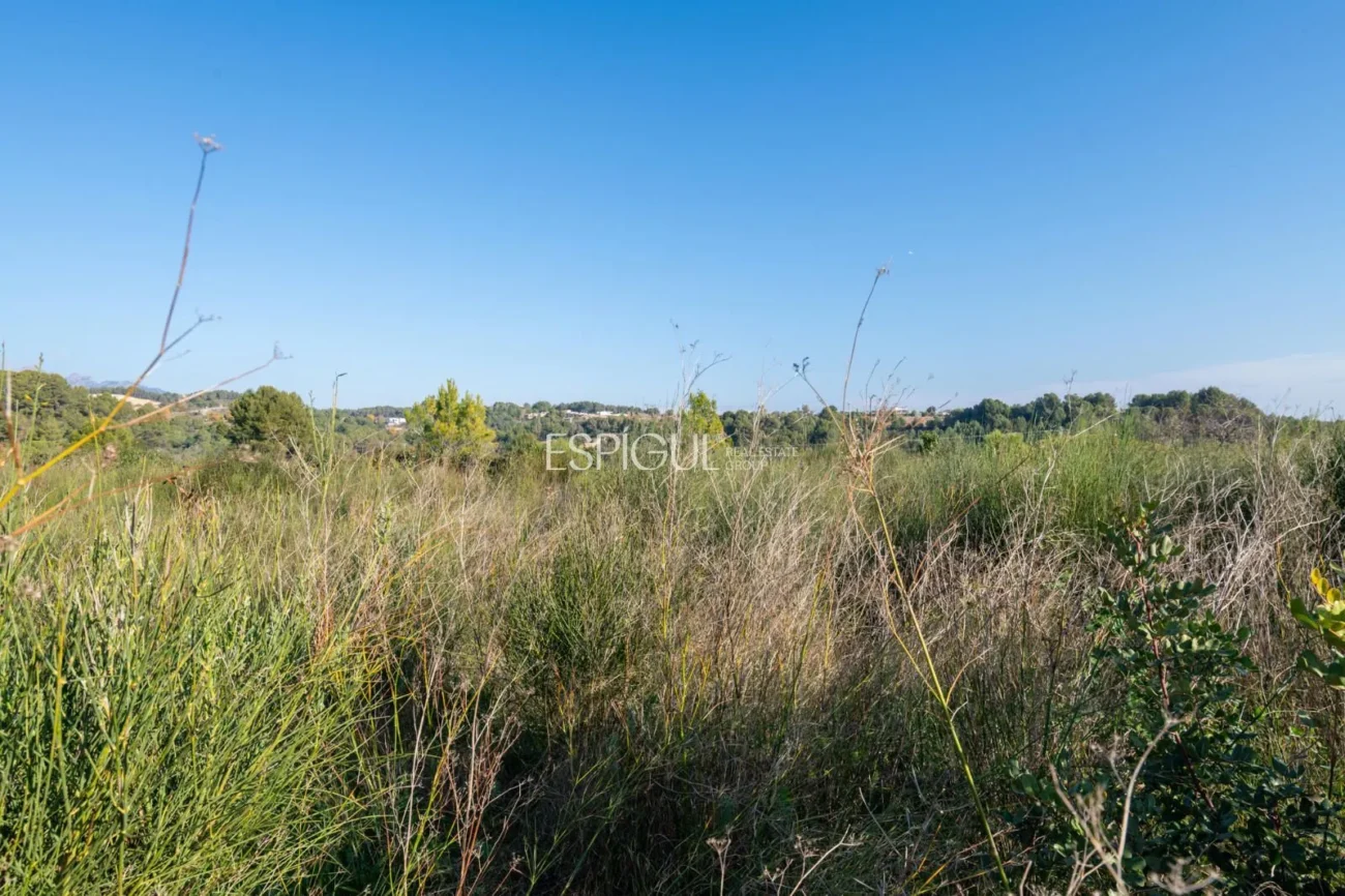 Terrain constructible à vendre à Golf Masia Bach