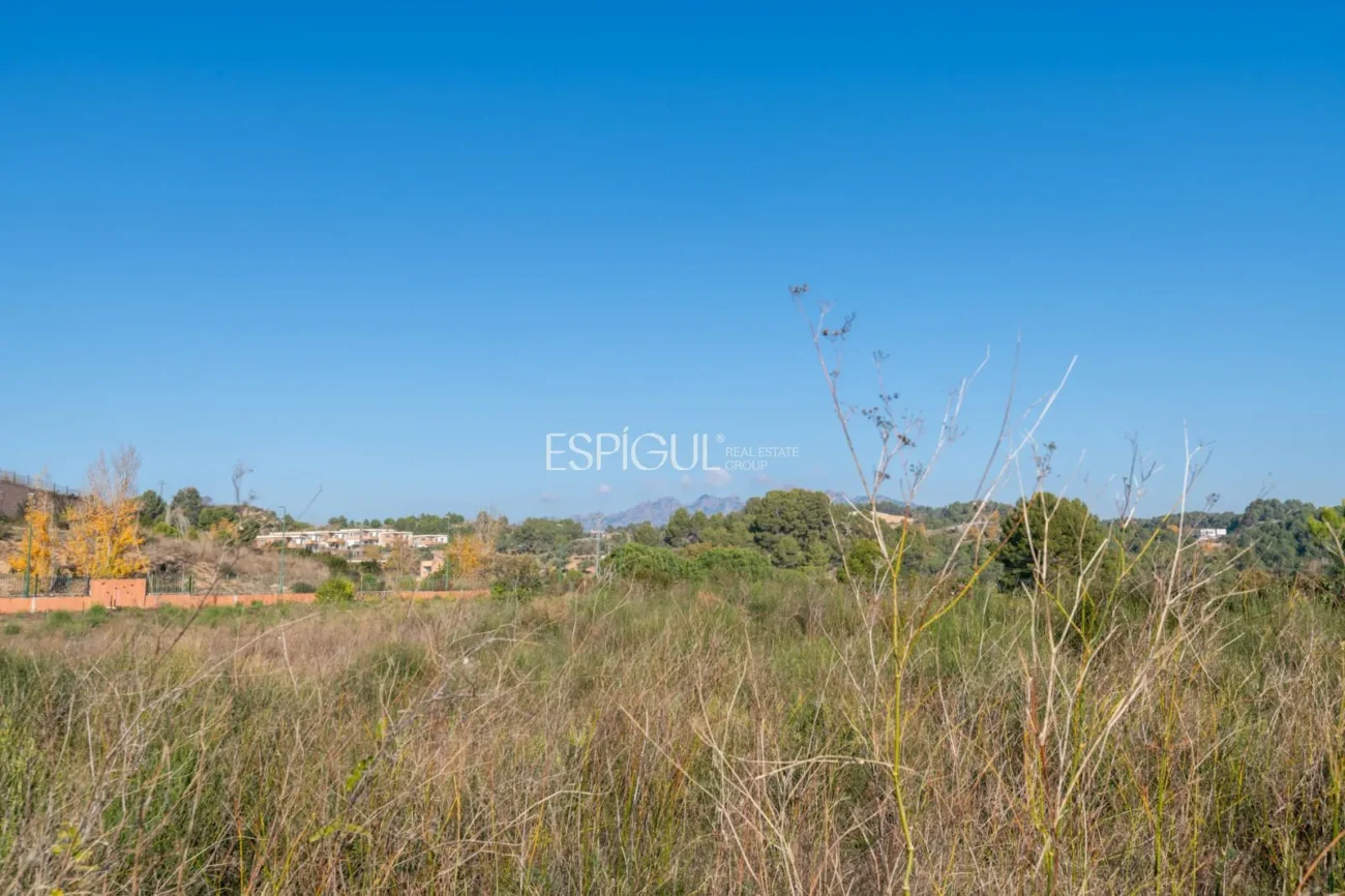 Terrain constructible à vendre à Golf Masia Bach