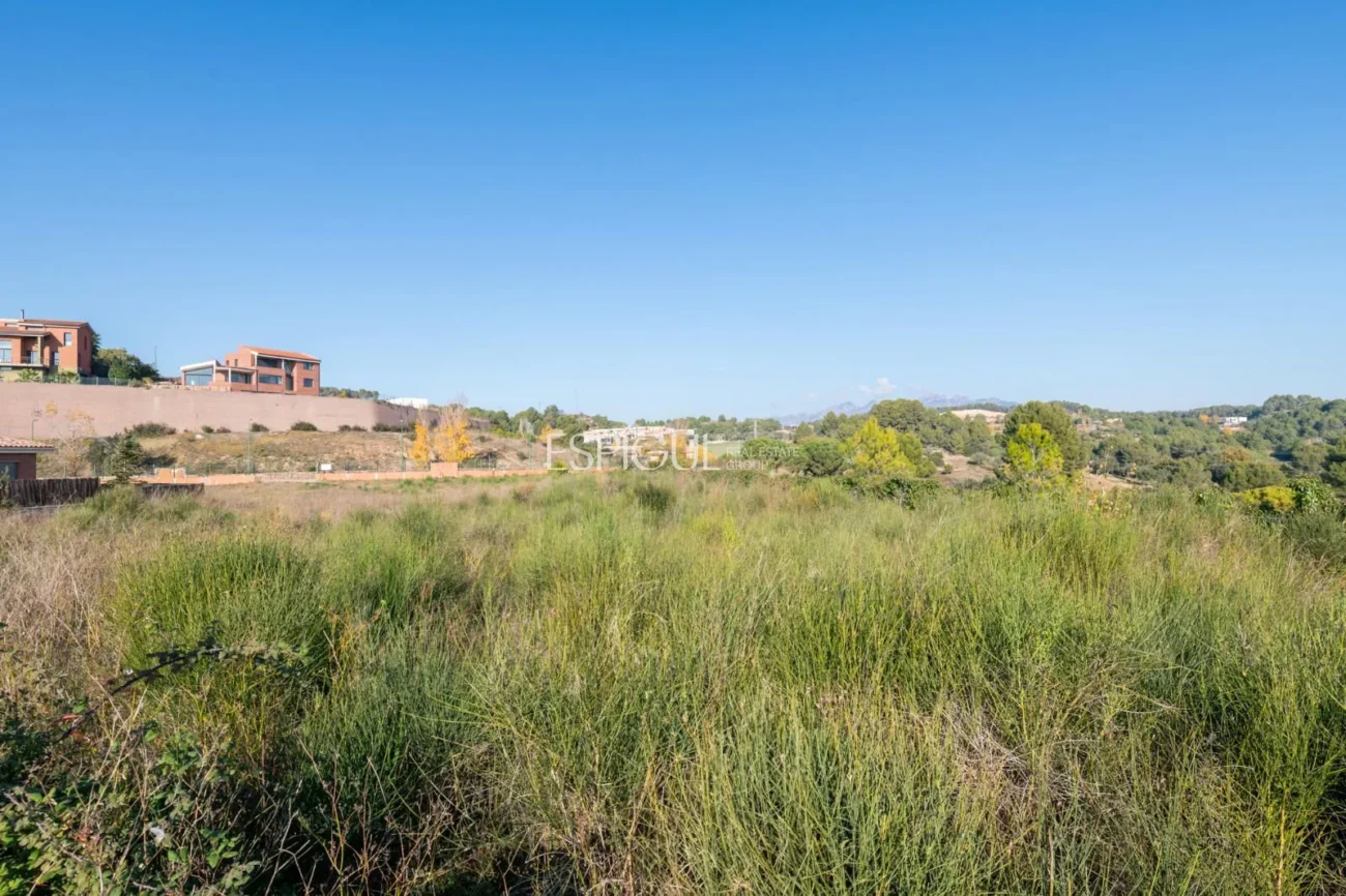 Terrain constructible à vendre à Golf Masia Bach
