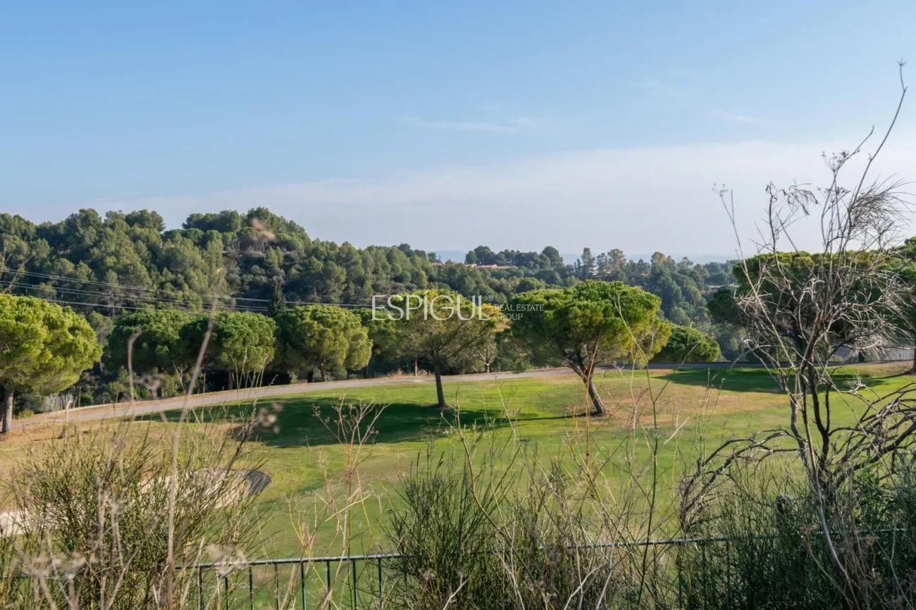 Terrain constructible à vendre à Golf Masia Bach