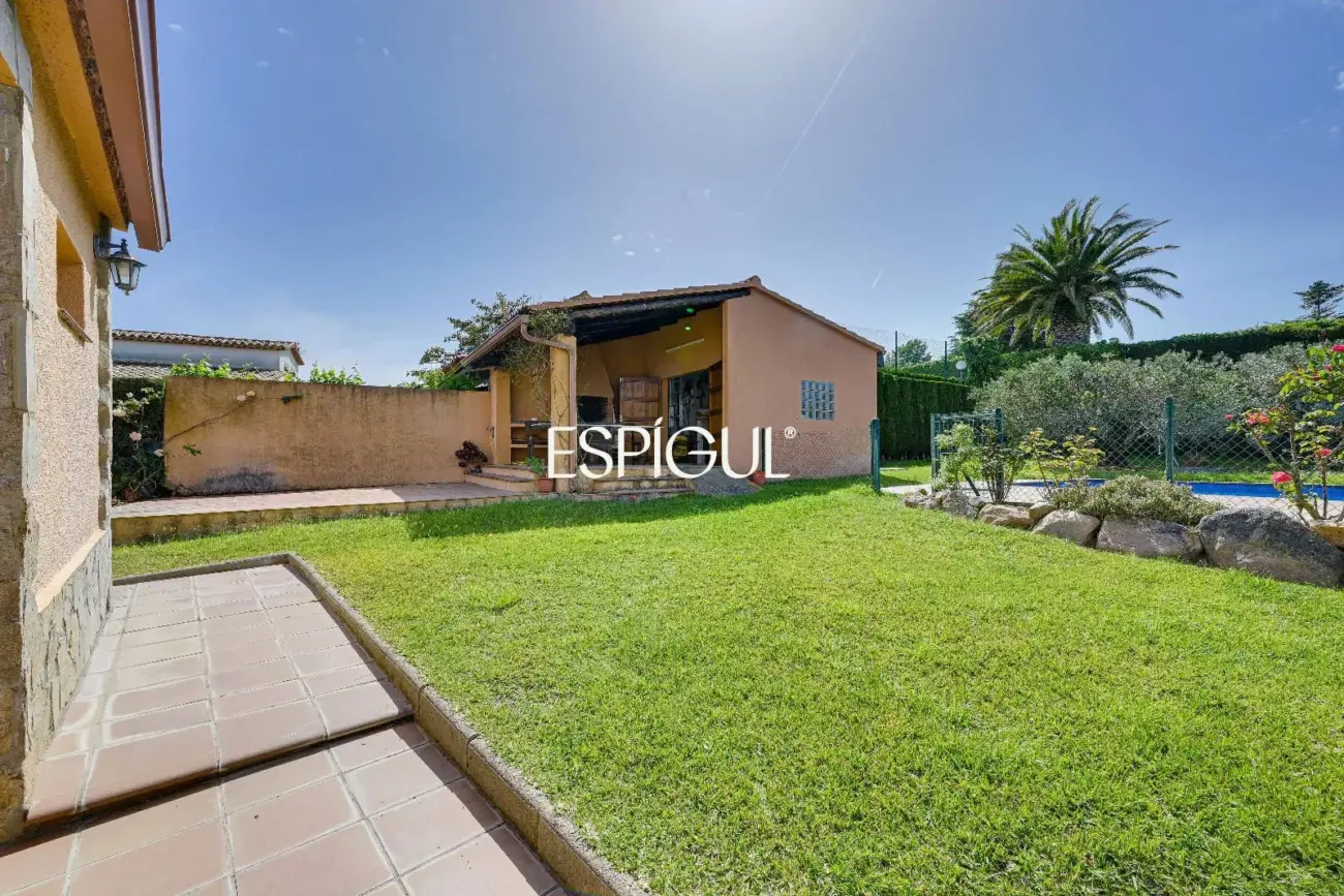 Amplia villa con piscina privada en Mas Pallí, Calonge