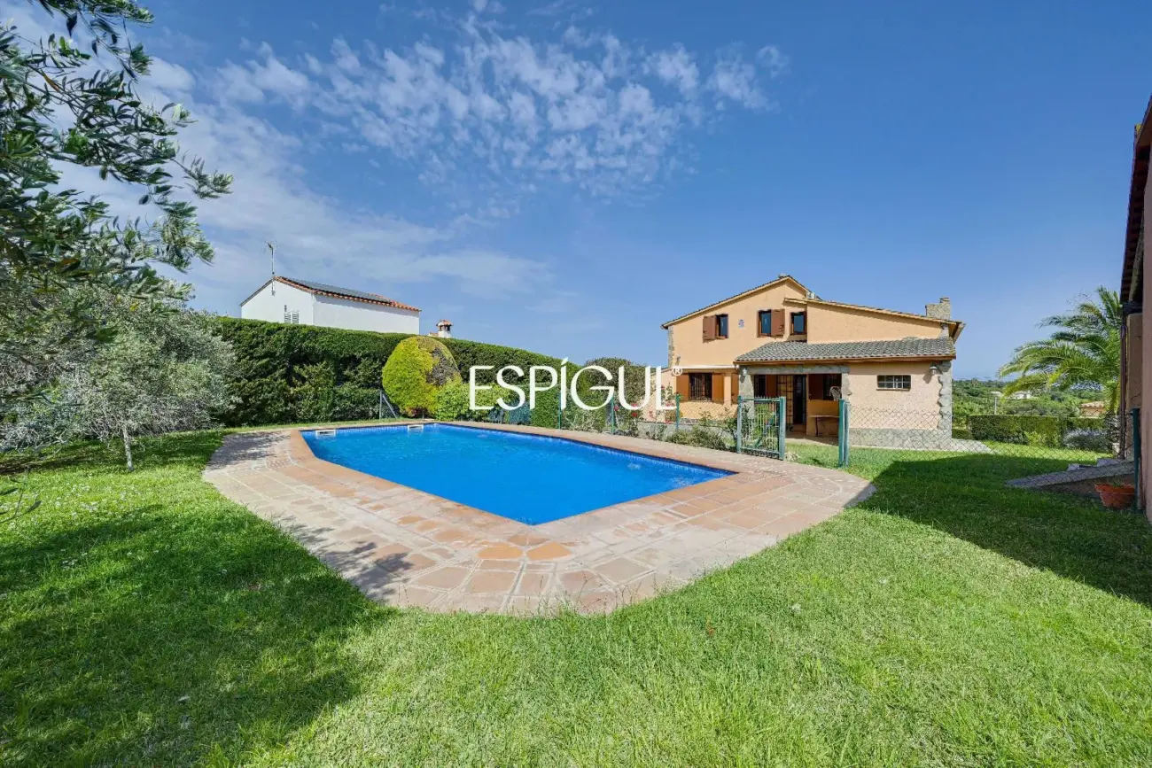 Amplia villa con piscina privada en Mas Pallí, Calonge