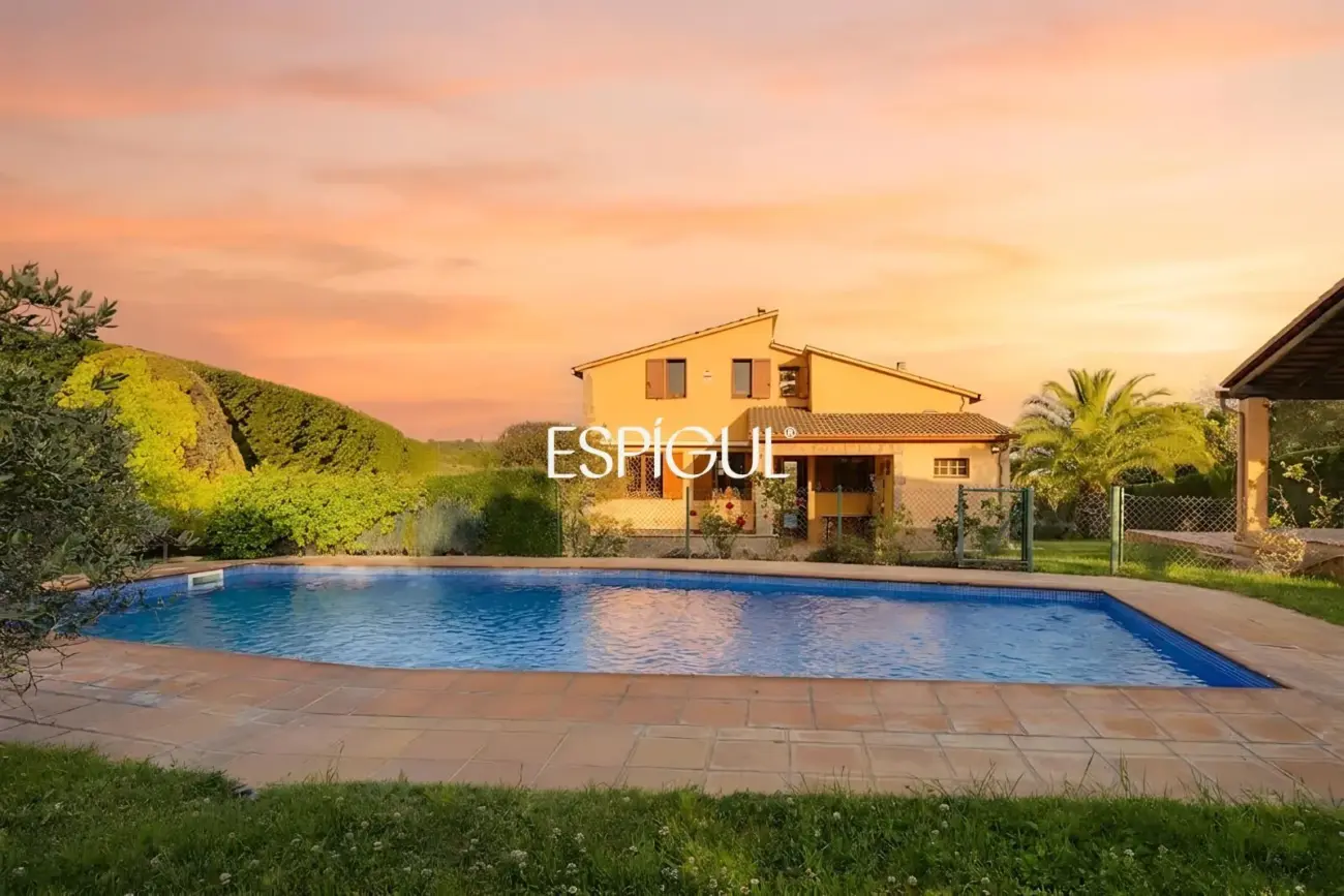 Amplia villa con piscina privada en Mas Pallí, Calonge