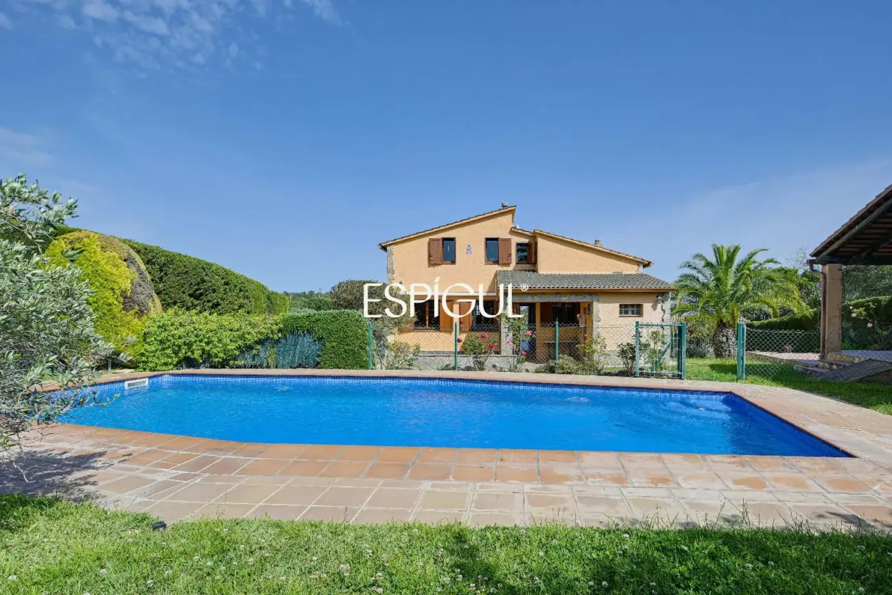 Amplia villa con piscina privada en Mas Pallí, Calonge