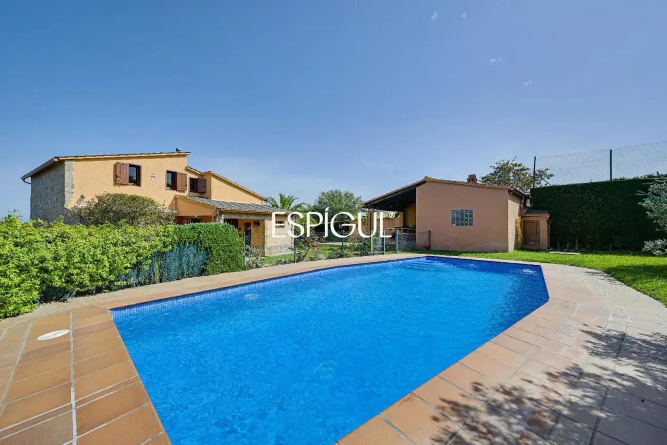 Amplia villa con piscina privada en Mas Pallí, Calonge