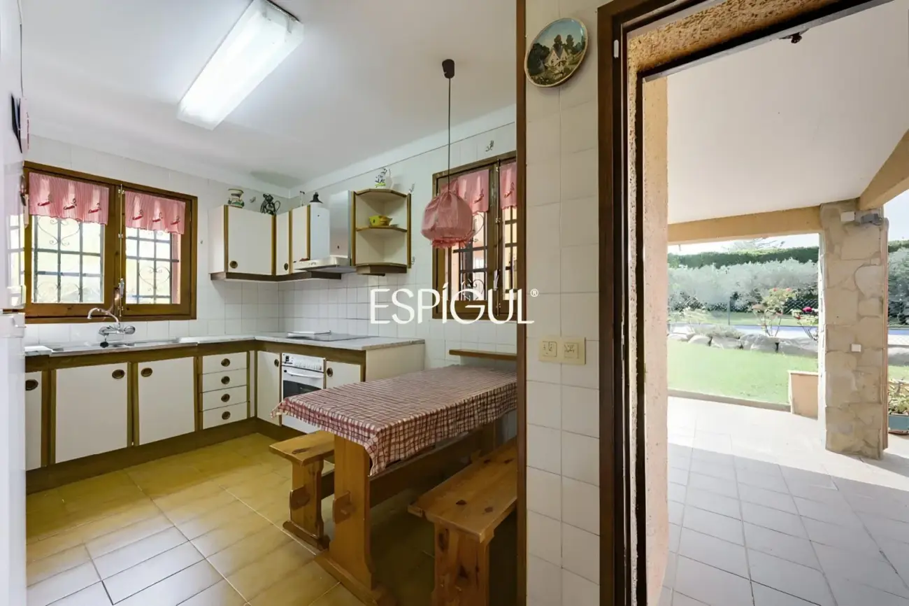 Amplia villa con piscina privada en Mas Pallí, Calonge